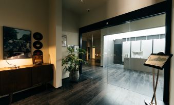 Owspace H & Joyland Inn