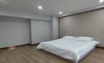 Zhanhua Self-checkin Apartment