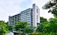 Oak Tree Emerald Hotel & Conventions Semarang Hotels near Indomaret Sukun Raya