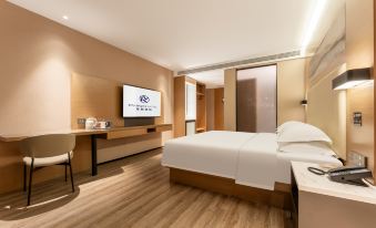 Starway Hotel(Yichang Wanda Square along the riverside road hotel)