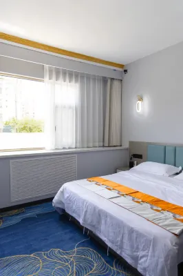 Kaite Star Hotel (Baiyin Bus Station No.1 Middle School)