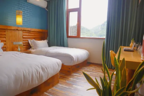Yuxi Fuxian Lake Blue Lake Time Homestay