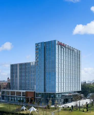 Hampton by Hilton Guangzhou Renhe Baiyun Airport Отели рядом с достопримечательностью «Guangdong Polytechnic Normal University (Baiyun Campus)»