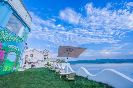 Floral Hotel·First sight·Rainbow Island Hotel Отели рядом с достопримечательностью «Zhili Ancient Village»