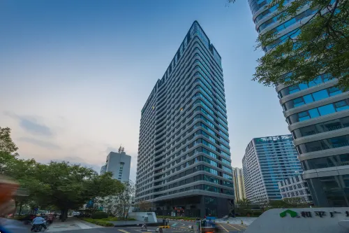 Frontier Wisdom E-sports Hotel (Jinan Harmony Square West Market)