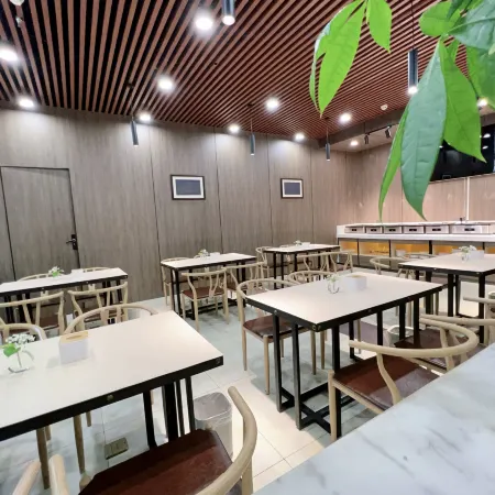Elan Hotel (Jincheng East Bus Station)