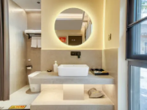 Linhai Tower Shadow Moon House Courtyard (Taizhou Fucheng Branch, Ziyang Street) Hotels in Linhai