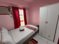 "Budget - No Frills" One Bedroom Condo near Manila Airport With Kitchen. Ideal for transient. 10K Miniso 주변 호텔