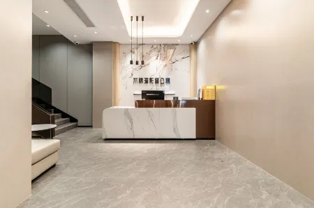 Mumianwan Audio & Video Apartment (Shenzhen Luohu Railway Station Vientiane City Branch)
