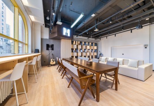 숙소 위치 및 주변 풍경