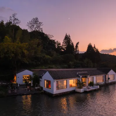 Taoyuan Pavilion Hotels near Dongqian Lake