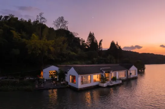 Taoyuan Pavilion Hotels near Dongqian Lake