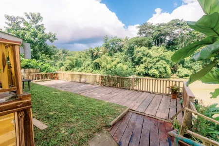 BUSAI DREAM FALLS RESORT Отели в г. Dimiao