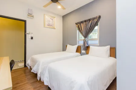 Great 5BR Garden Inn by uBook