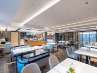Homeinn Plus Hotel (Ulanhot Hezhan Middle School) - فطور