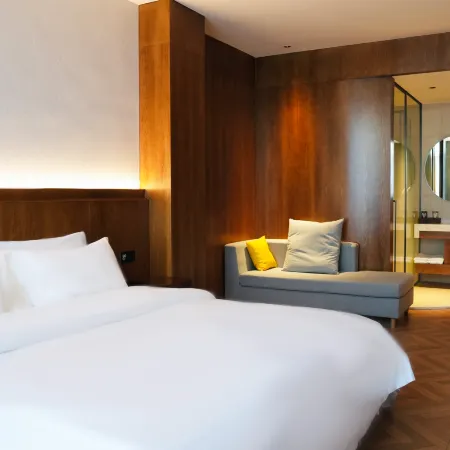 WHITE HOTEL