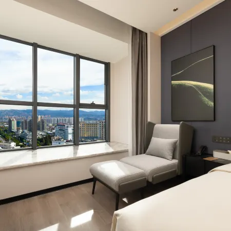 Baoshan Longyang District Hengbang Building Atour Hotel