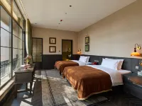 Floral Lux Hotel·Wutong Hotel(Zhongshan Mausoleum) Hotels near Nanjing Andover Under Water World