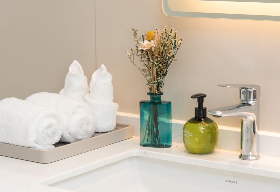 윤만 호텔 직원