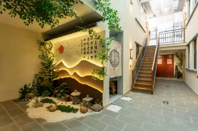 Floral Hotel·Dongmo Shang Homestay Отели в г. Лоян