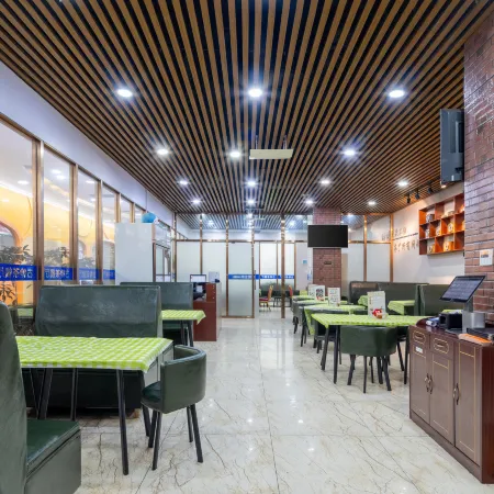 SHEN GANG HUI hotel(Shenzhen Futian Port Yitian Subway Station)