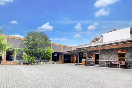 Hotel O Prambanan Near Prambanan Temple