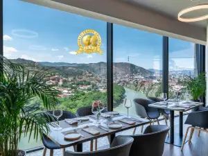 Golden Tulip Design Tbilisi