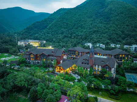 Lutang Hot Spring Resort Отели рядом с достопримечательностью «Mianzhu Central Square»