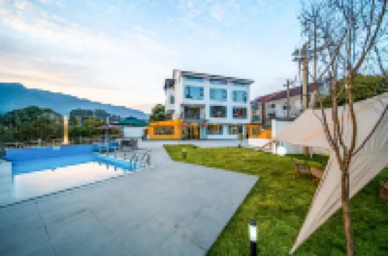 Tonglu Ouyuer Suiyuan Homestay (OMG Heartbeat Amusement Park Yaolin Wonderland Branch) Hotels near Yaolin Wonderland Scenic Area