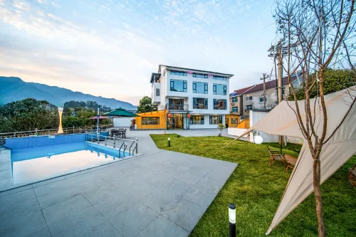Tonglu Ouyuer Suiyuan Homestay (OMG Heartbeat Amusement Park Yaolin Wonderland Branch)