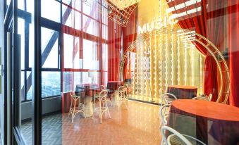 Scarletz KLCC @ Apartments By Edwin 【Located KLCC + 6mins Kuala Lumpur Tower(KL Tower) 】