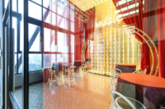 Scarletz KLCC @ Apartments By Gravity 【6mins Kuala Lumpur Tower（KL Tower） + Rooftop Infnity pool】