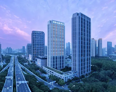 TULIP LODJ t Hotel (Wuhan Fanhai CBD Hankou Railway Station Branch) Отели рядом с достопримечательностью «Hubei University of Police (North Campus)»