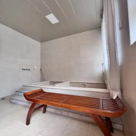 Jinhai Yiyun Hot Spring Hotel