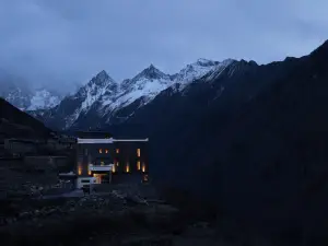 煙嵐雪岫·雪域祕境民宿（四姑娘山景區店）