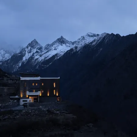 Yanlan Xue Xiu · Snow - domain Secret - land Homestay (Siguniang Mountain Scenic Area Store)