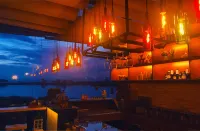 Yun · Xihu Most Beautiful Sunset Homestay (Puzhehei Scenic Area) - Bar