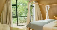 Hidden Creek Forest Inn - románticos