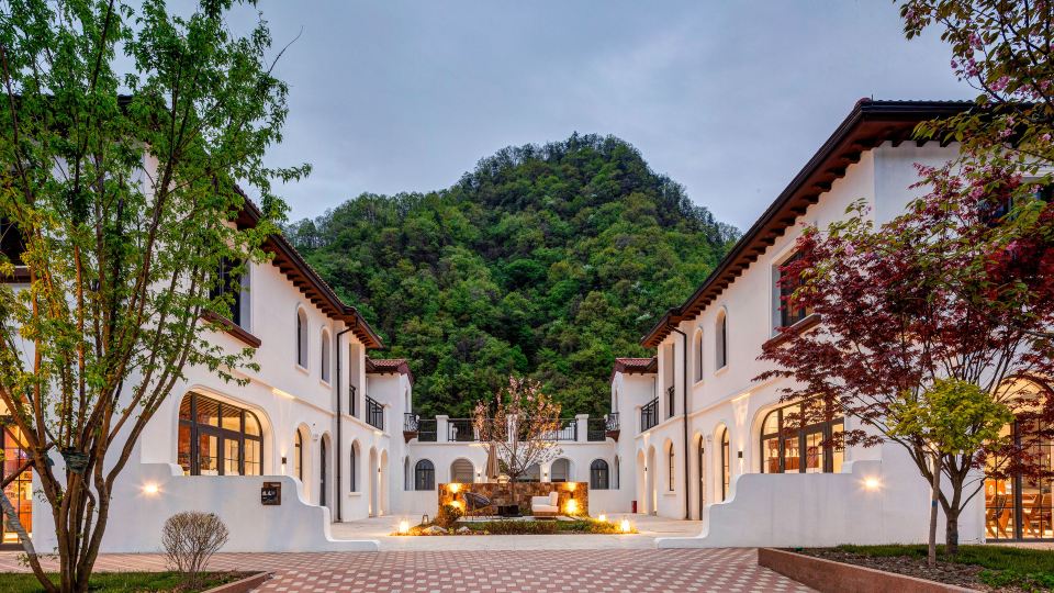 Floral Hotel·Niubeiliang Resort Manor (Zhashui Branch)