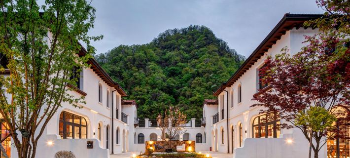 Floral Hotel·Niubeiliang Resort Manor (Zhashui Branch) Hotel di Zhashui County