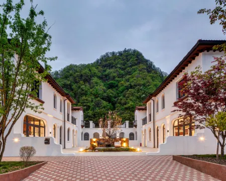 Floral Hotel·Xianning Residential Homestay Hoteles en Condado de Zhashui