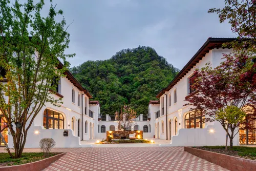 Floral Hotel·Xianning Residential Homestay Hotels in Zhashui