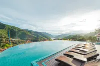 Le Grand Pakbeng - Pools