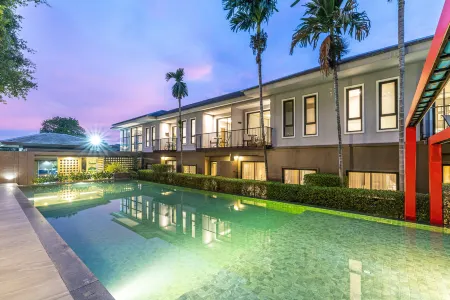 Antiya Hotel Phuket Отели рядом с достопримечательностью «Чаонг- Пир»