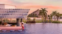 Pullman Lombok Merujani Mandalika Beach Resort - bar