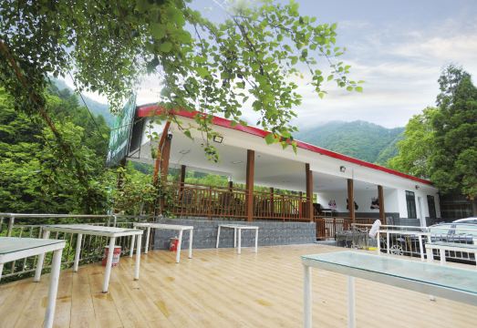 Tongfu Tingtao Homestay의 아늑한 인테리어 또는 식사 공간