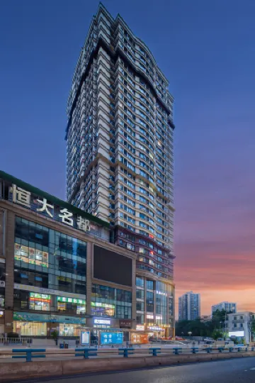 Tianmei Hotel (Chongqing Longhu Times Tianjie Branch) Отели рядом с достопримечательностью «Chongqing Hongyan Revolutionary Museum»