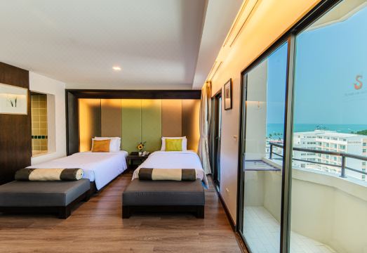 Sun City Pattaya Hotel Over view