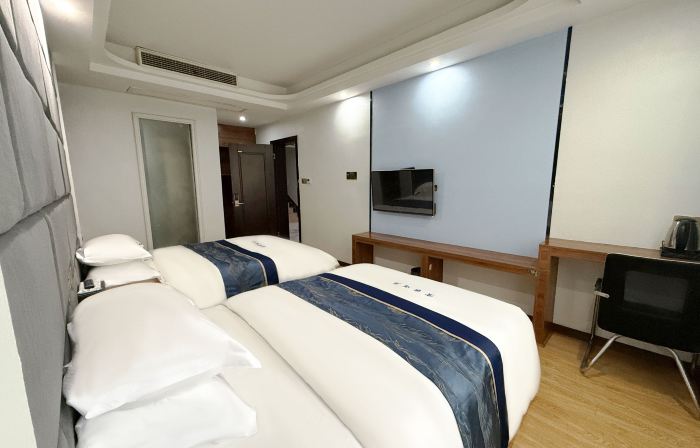 Yijia Hotel