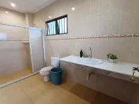 Meranti Homestay Hotels in Karak